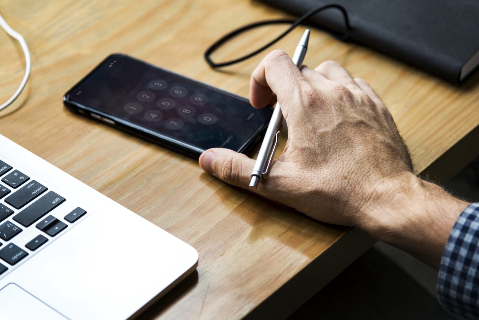 Smartphone avec clavier d'appel pour contacter DP Energy